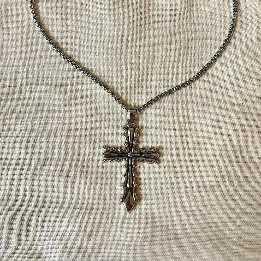 vintage y2k style grunge silver cross pendant necklace